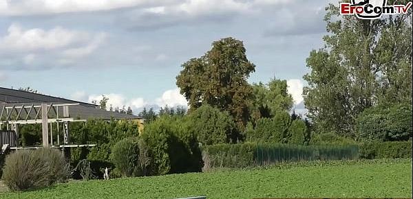 trendsDeutsche dünne hausfrau mit kleinen titten fickt auf dem bauernhof